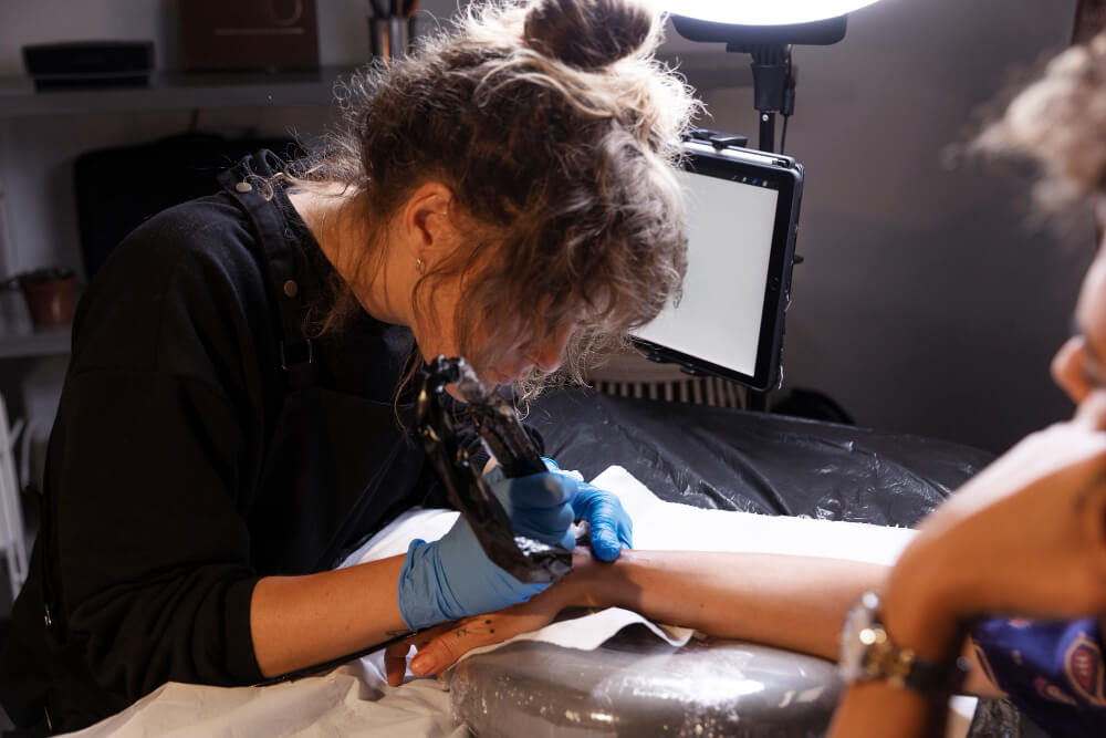 tatuajes de tinta blanca